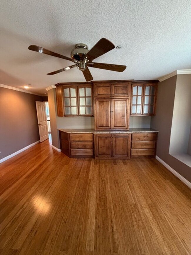 Foto del edificio - Convenient 3 Bed Home in Sycamore Ranch, Woodland, Near Bel Air Market & Pioneer High