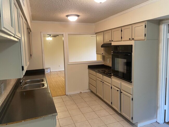 Foto del edificio - 7939 Habersham Ln