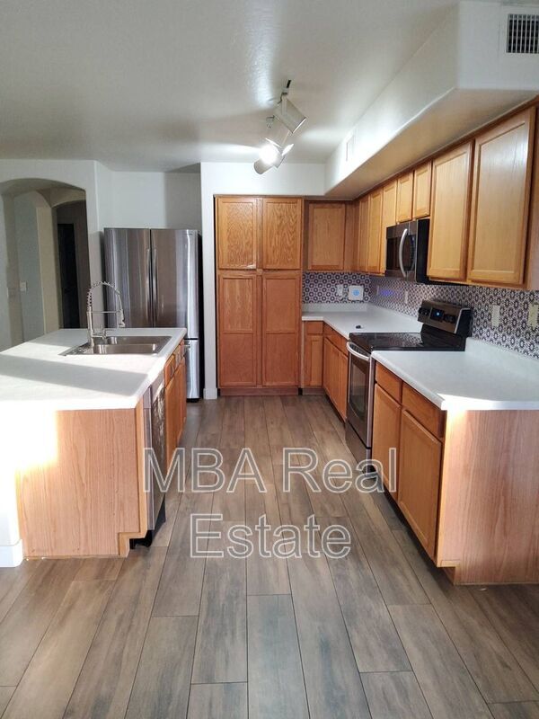 Building Photo - 5227 W Desert Ln