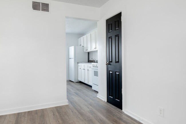 Building Photo - Coming Soon: Charming 3-Bedroom Townhouse ...