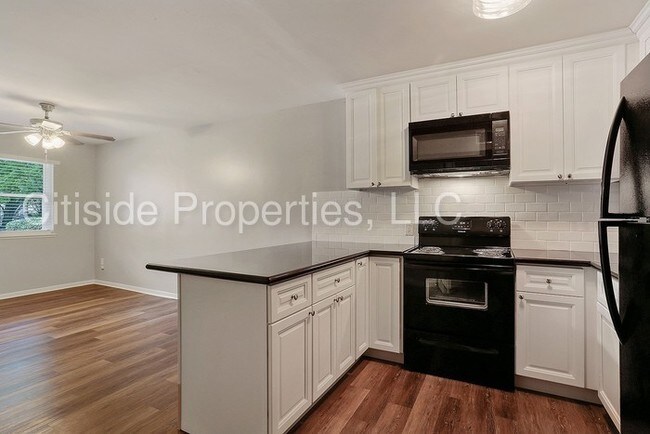Foto del edificio - 2467 Brownlee St