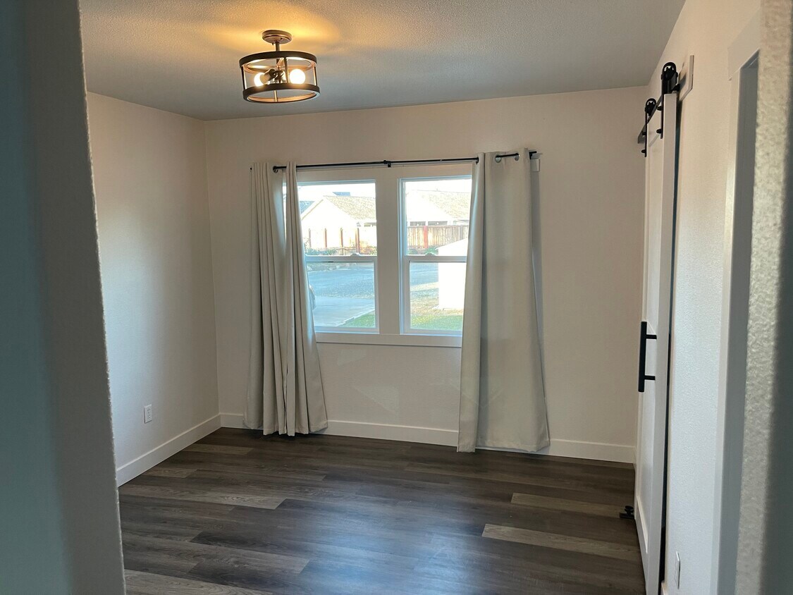 Foto principal - 7190 Brentwood Blvd