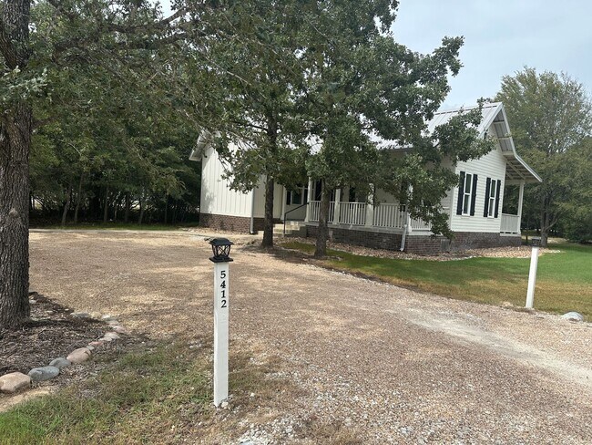 Foto del edificio - 5412 Raymond Stotzer Pkwy