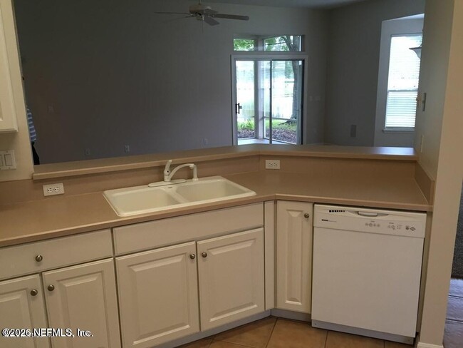 Building Photo - 408 Chicory Pl