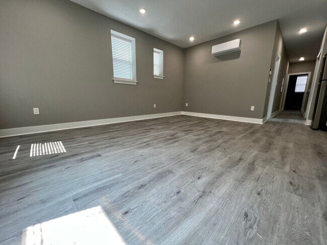 Photo - Newly Renovated 2-Bedroom Apartment in Sou...