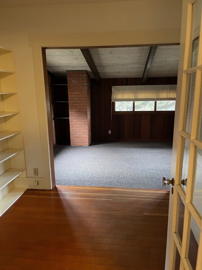 4th BR/Family Rm - 2230 Amherst St
