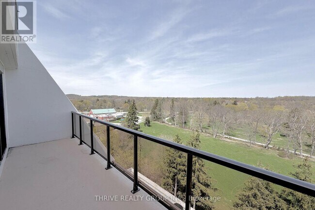 Photo du bâtiment - 1255 Commissioners Rd W