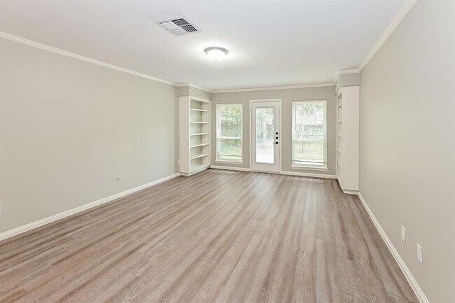 Building Photo - 5519 Grosvenor Square