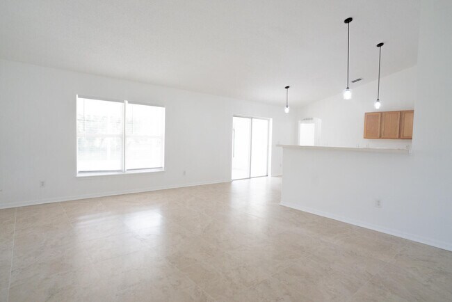 Building Photo - 1514 SW Hackensack Ave