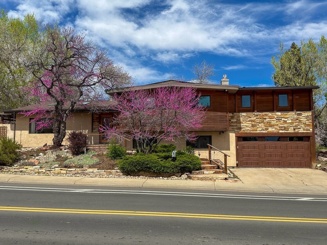 Foto principal - Executive Rental Available for Immediate M...