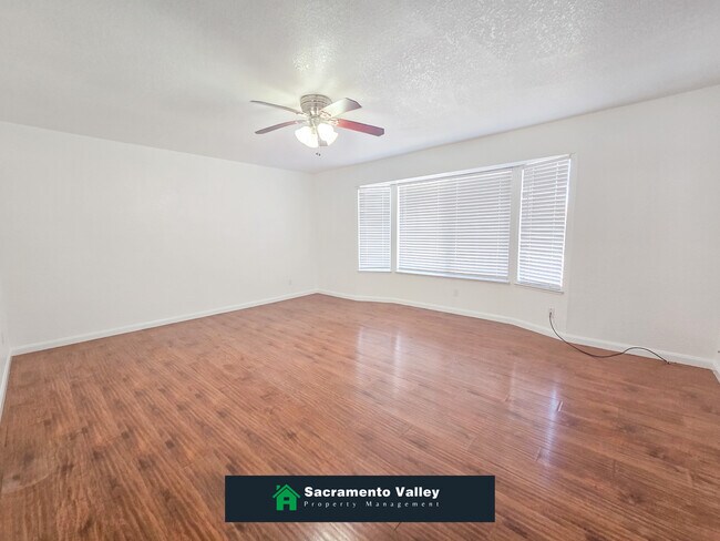 Foto del edificio - 8440 Sierra Sunset Dr