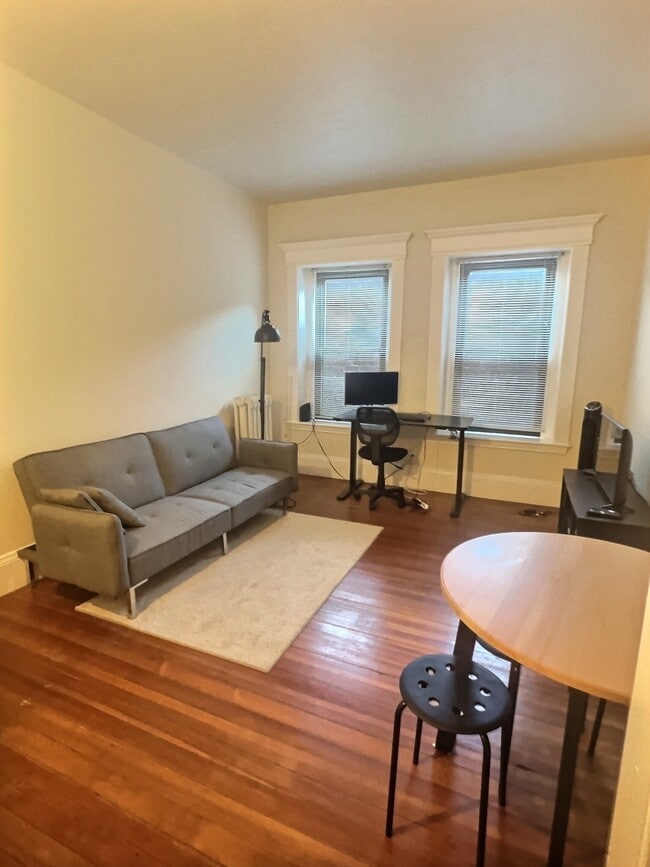 Building Photo - 1378 Beacon St