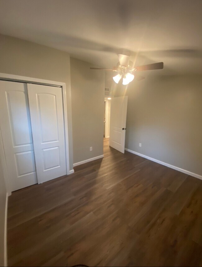 Foto del edificio - 526 Cypress Dr