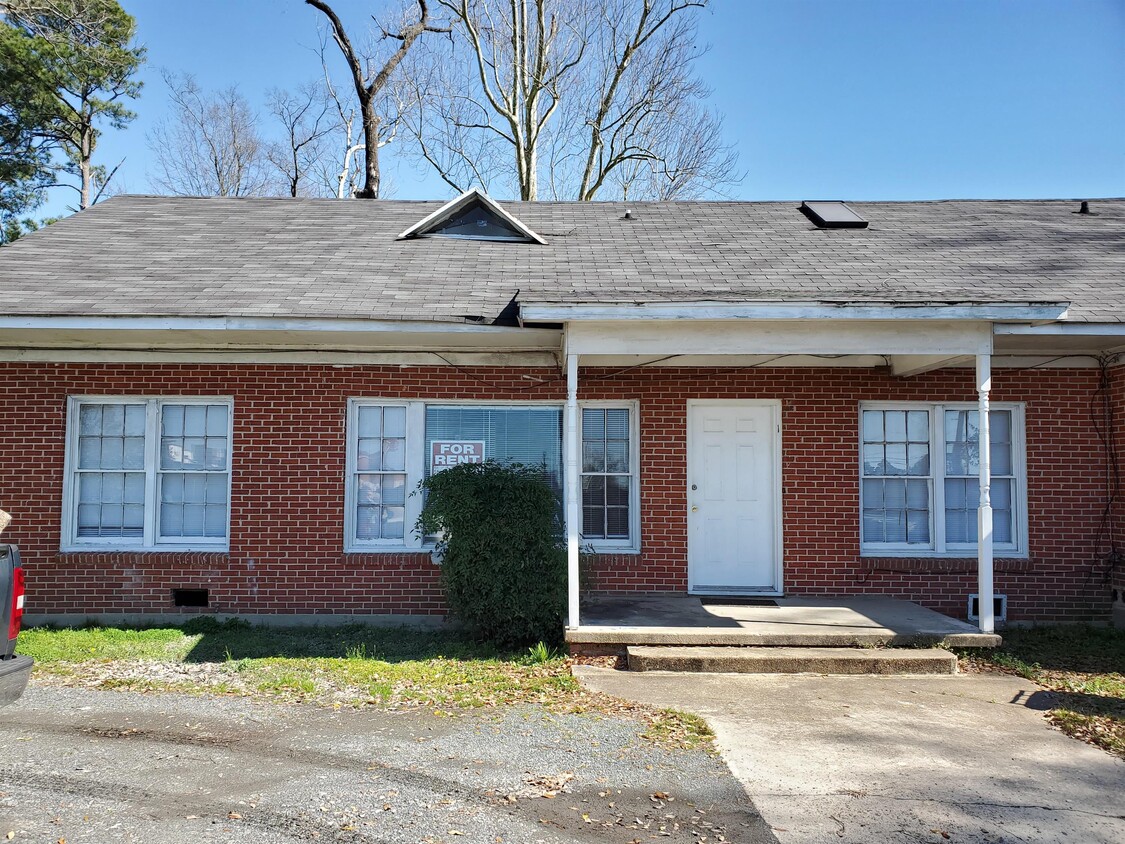 Building Photo - 1000 Cole Ave