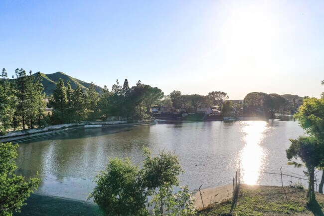 Foto del edificio - 5362 Lake Lindero Dr