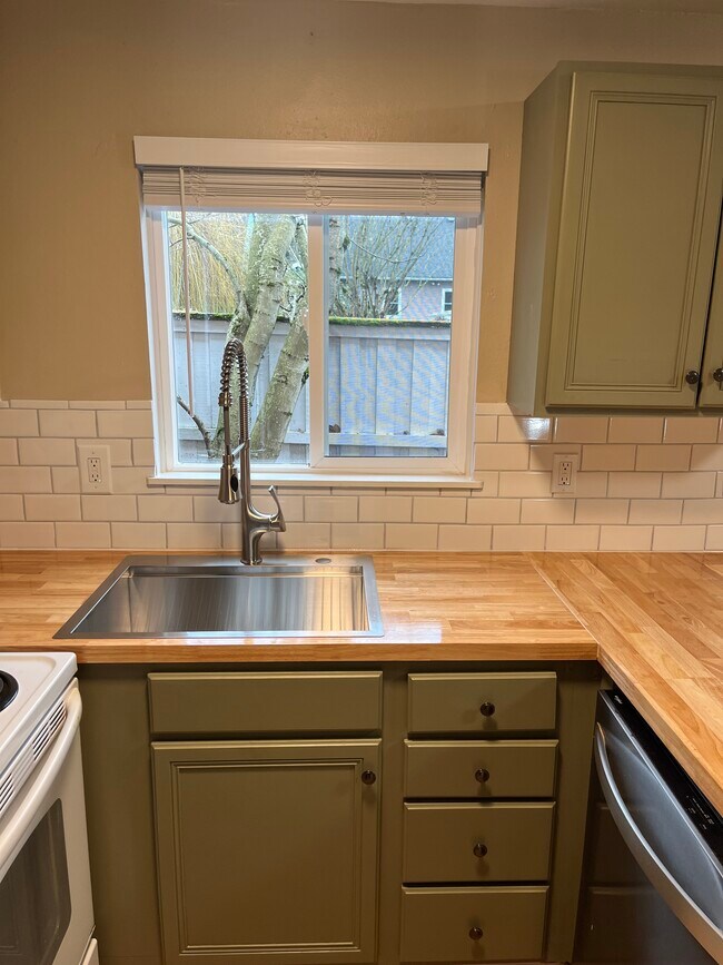 Foto del edificio - 4167 SE Cesar E Chavez Blvd