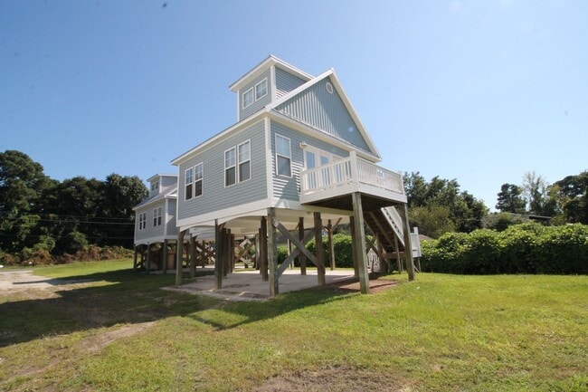 Building Photo - 2BR, 2BA Duplex with Close Water Access for Boats and Kayaks