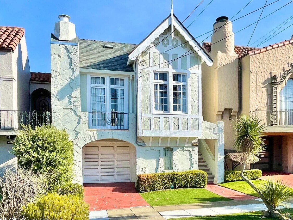 Primary Photo - 3 BR/3BA Elegant Home! 2 Car Parking! Priv...