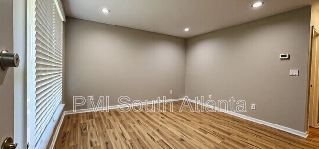 Foto del edificio - 834 Ridge Ave