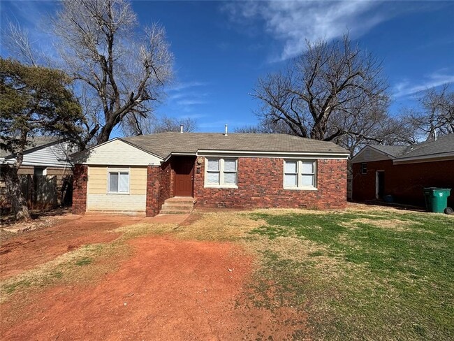 Building Photo - 2119 NE 26th St