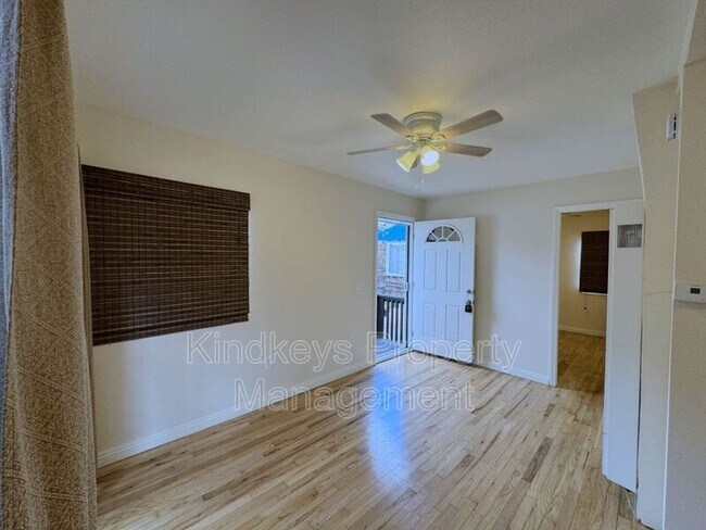 Foto del edificio - 5042 Muir Ave