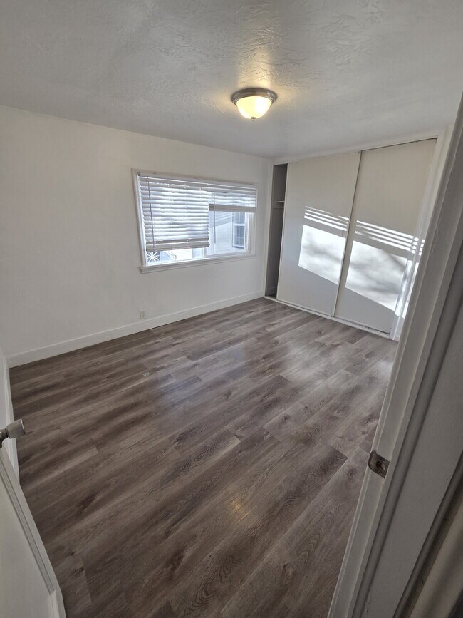 Foto del edificio - 759 E Scott Ave