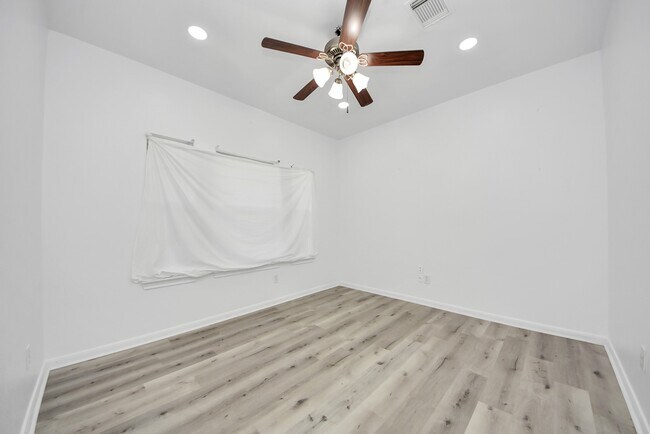 Foto del edificio - 7330 Jacobs Well Dr