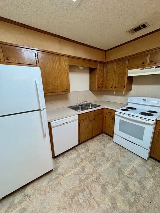 Building Photo - 204-206 Zuni