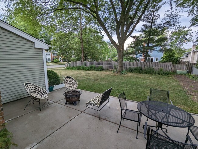 Foto del edificio - 4162 Longmeadow Rd