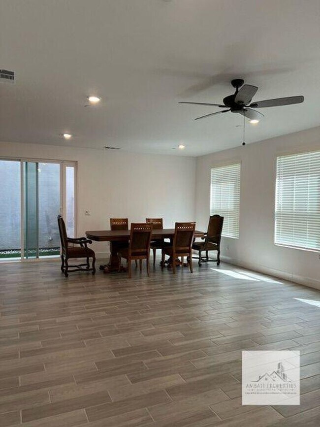 Foto del edificio - Beautiful Newer 3 Bedrooms 2.5 Baths Home with SOLAR!!!