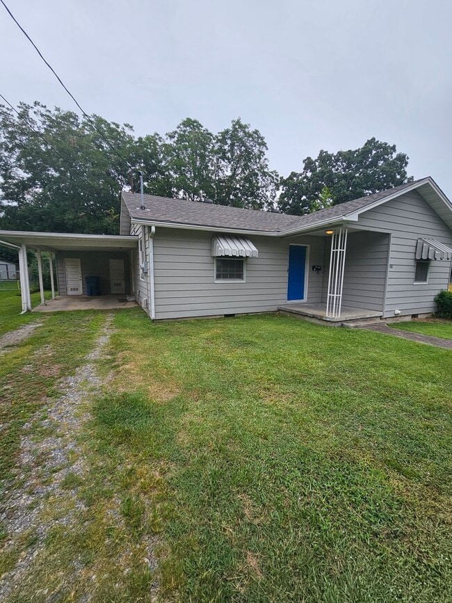 Building Photo - 919 Toler St
