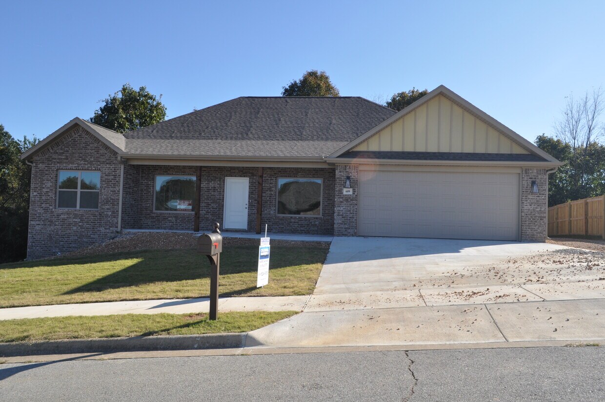 609 Buffalo Gap Dr, Siloam Springs, AR 72761 House Rental in Siloam