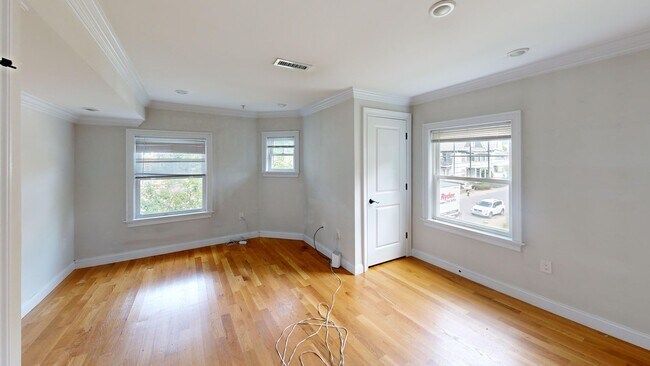 Foto del edificio - Great location 3-bedroom/2bath in Allston! Washer/Dryer in Unit!