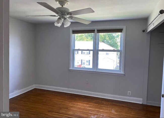 Foto del edificio - 825 E 16th St
