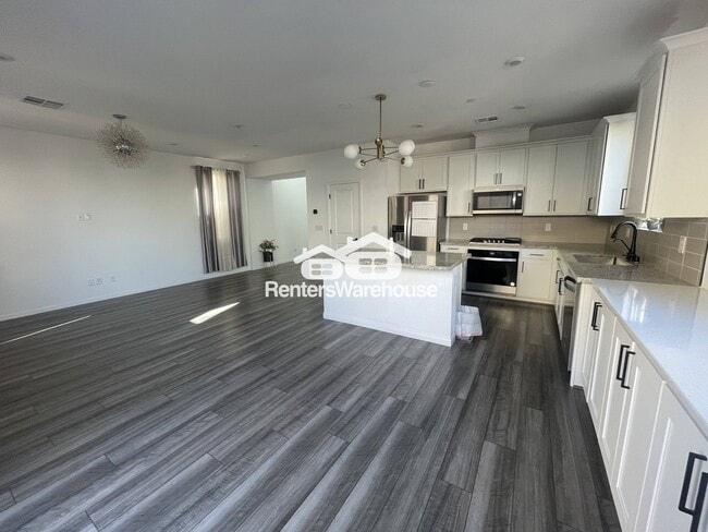 Building Photo - 856 Benning St