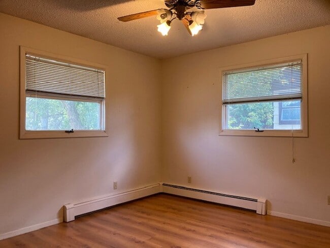 Building Photo - Pet Friendly 4 Bedroom House!