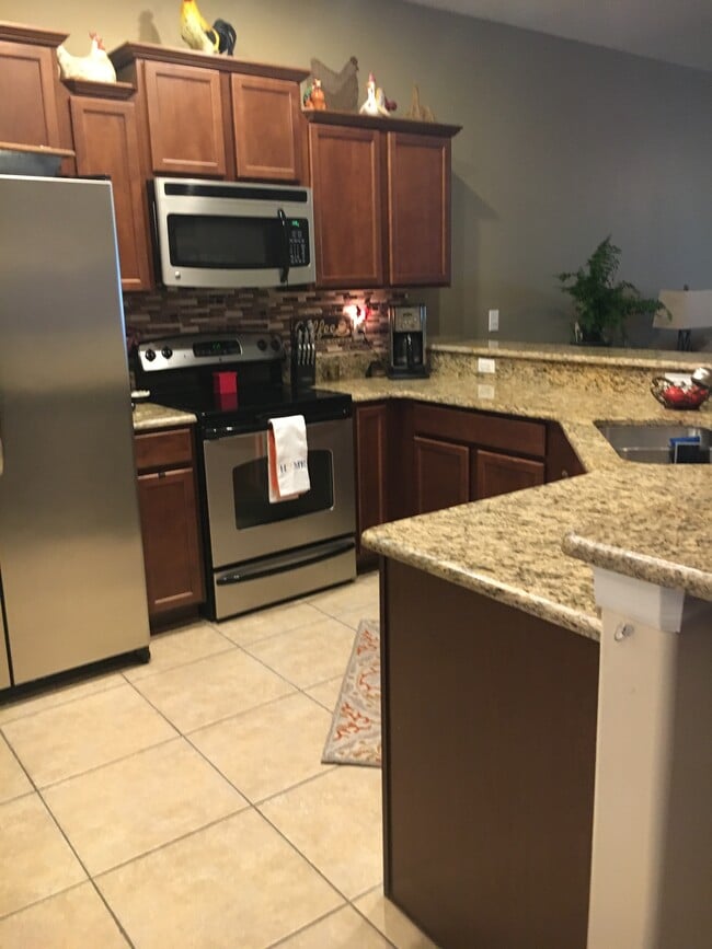 Kitchen - 4008 Shade Tree Ln