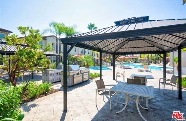 Foto del edificio - 10533 Maple Ln