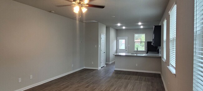 Foto del edificio - 313/315-315 Caleb Ct