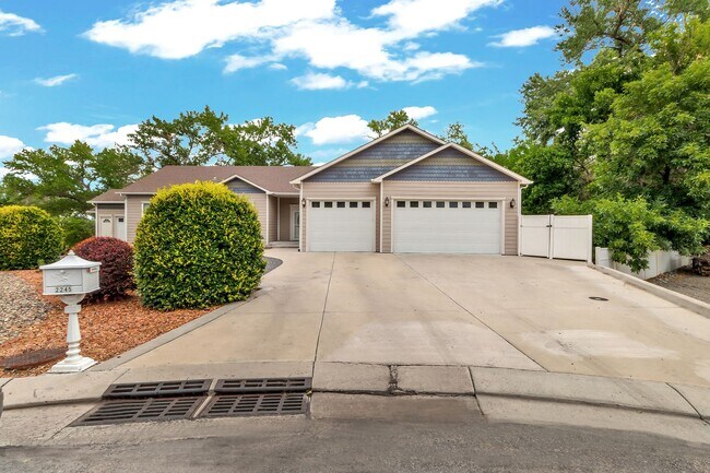 Building Photo - 2245 Idella Ct