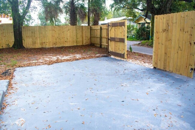 Building Photo - Glamorous Ybor Home • near Downtown