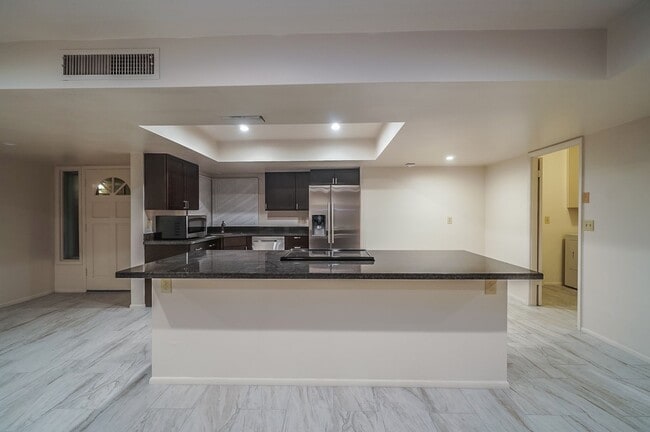 Building Photo - Exceptional 6-Bedroom Residence Near ASU with Garage & Modern Conveniences