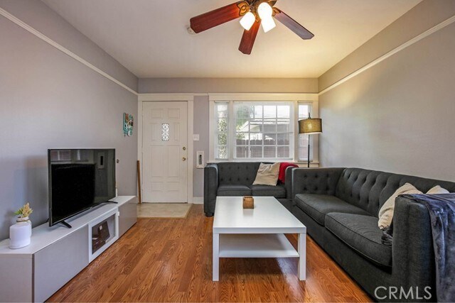 Foto del edificio - 3225 E 4th St
