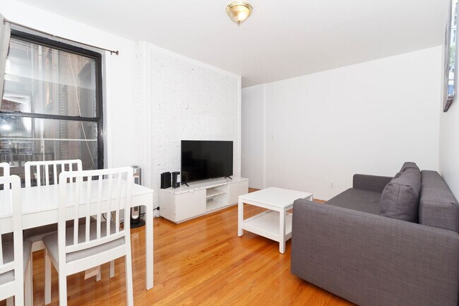 Foto del edificio - 329 E 94th St