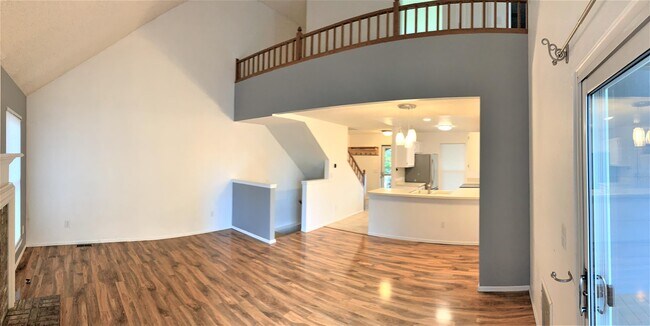 Building Photo - 430 Somerset Dr