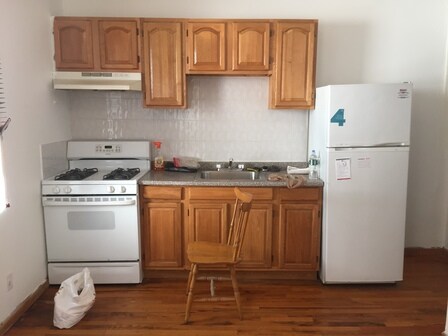 Primary Photo - 240 4th Ave