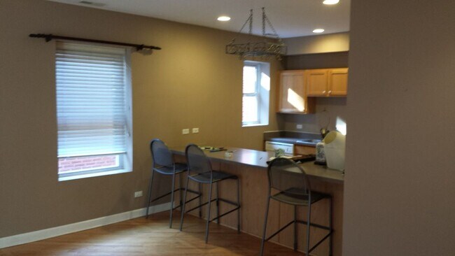 Foto del edificio - 4640 N Drake Ave