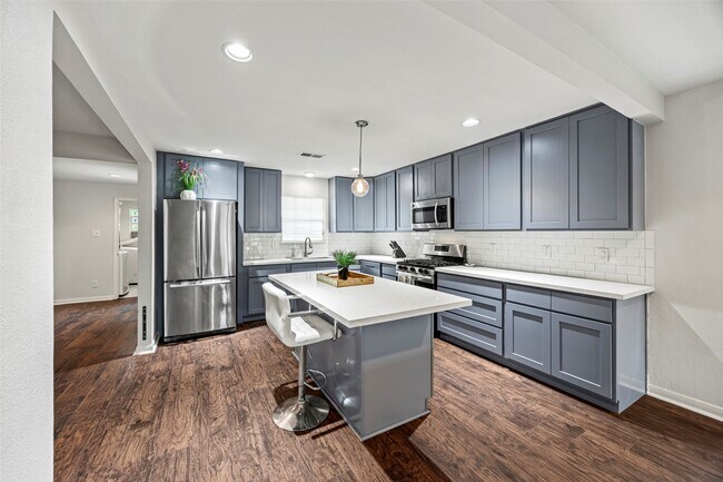 Building Photo - 4914 Ventura Ln