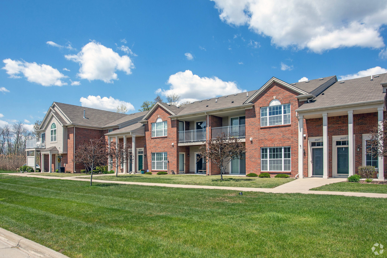 Building Photo - Manors at North Pointe
