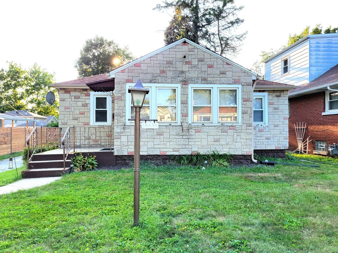Primary Photo - 18436 Ridgewood Ave
